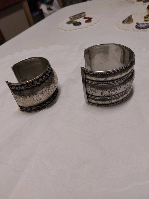 Duas pulseiras prata Indiana impecáveis