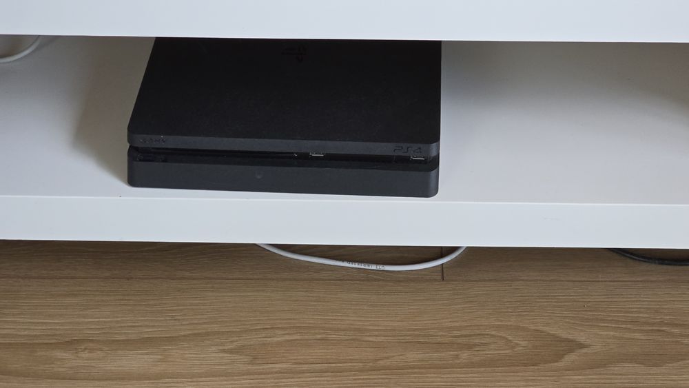 Ps4 slim 1TB  Stan bardzo dobry