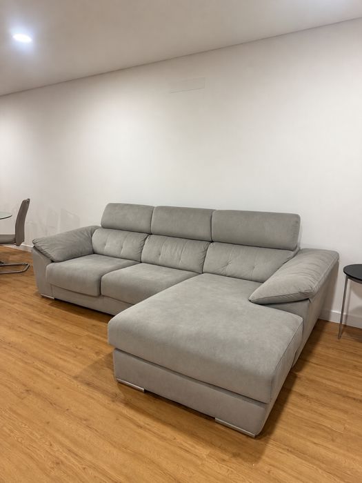 Sofá cinza (pele pêssego)
