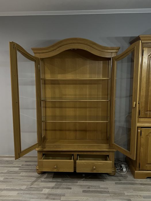 Сервант- Вітрина