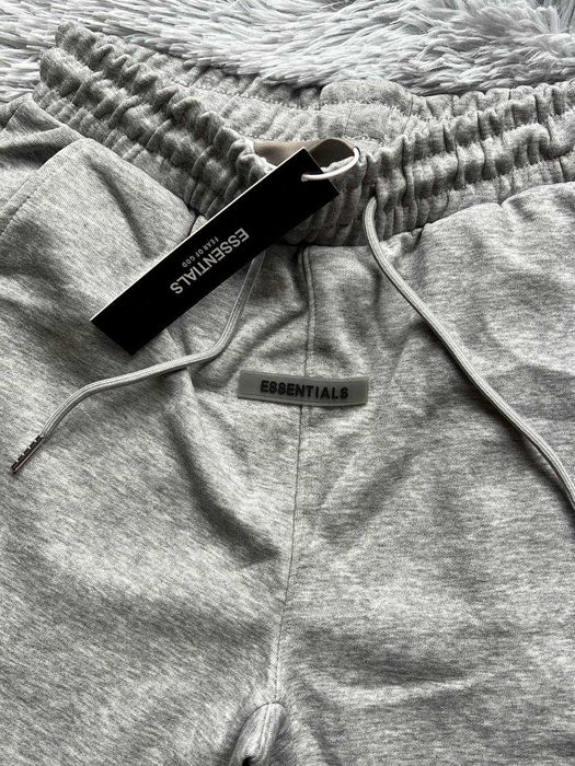 Szare Szorty Essentials