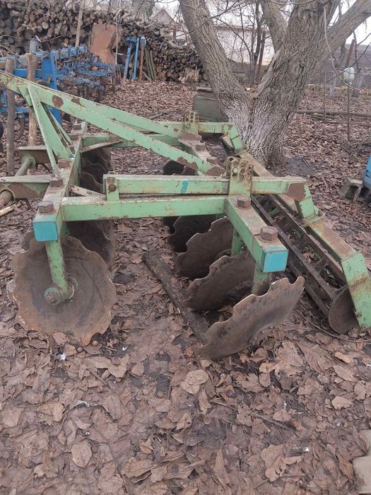 Продам плуг плн3,35. АГД2.4 и культиватор 4.2