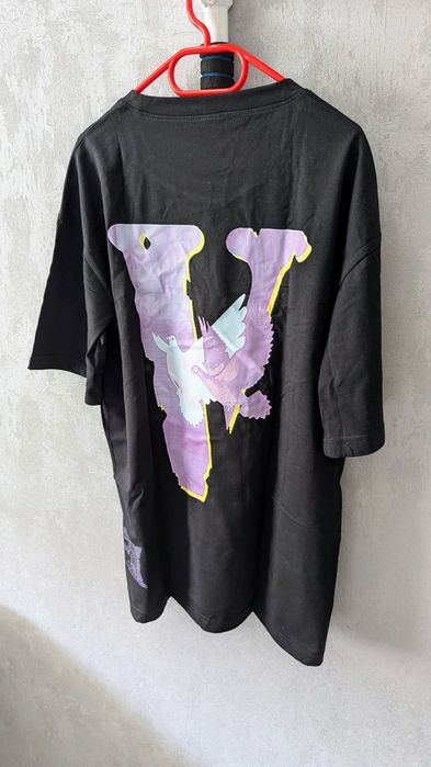 Фиолетовая футболка vlone x nav blackdoves с голубями