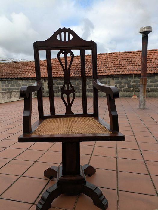 Cadeira em palhinha de secretária