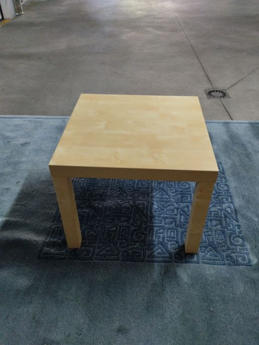 Mesa de madeira clara