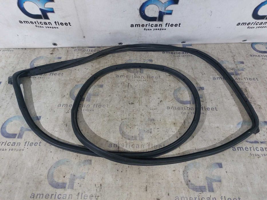 Mazda 3 14-18 Уплотнитель двери передний левый  \ Мазда 3