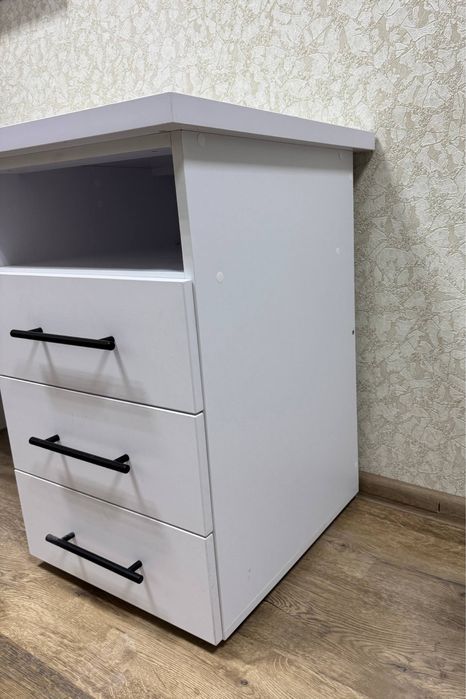 Продам стол письмений