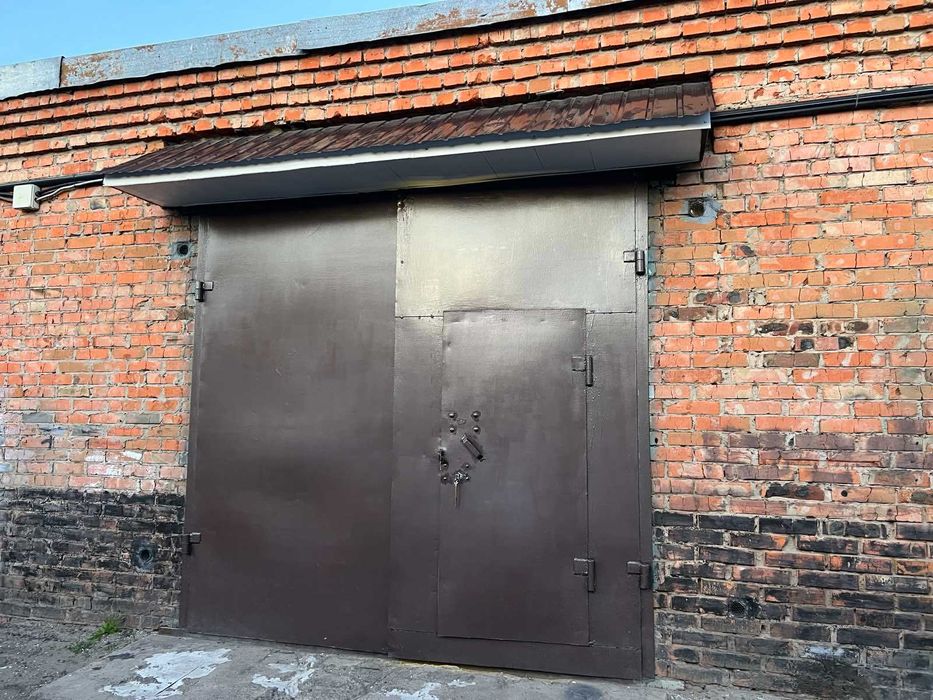 Продается гараж по вул. Прилуцька  свитло вода погреб Оличное состояни