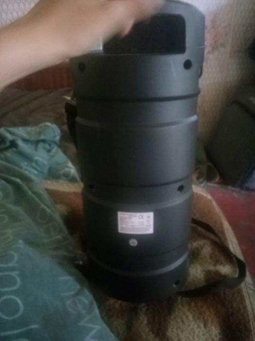 Блютуз колонка в робочому стане