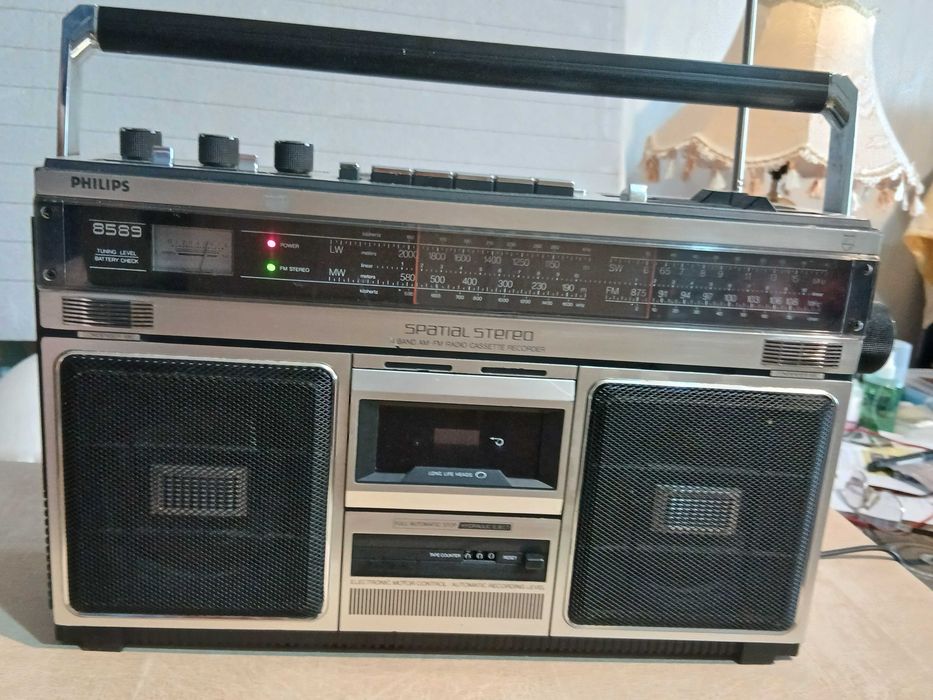 Магнитола Philips D 8589.