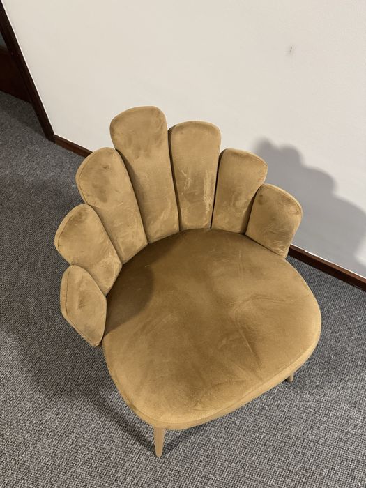 Cadeira cor camel como nova