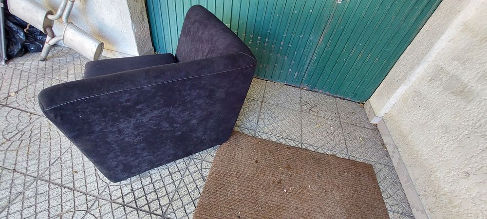 Sofa canto estufado preto linha branca