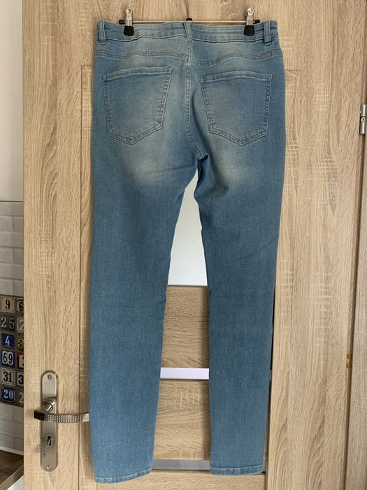 Niebieskie jeansy Reserved