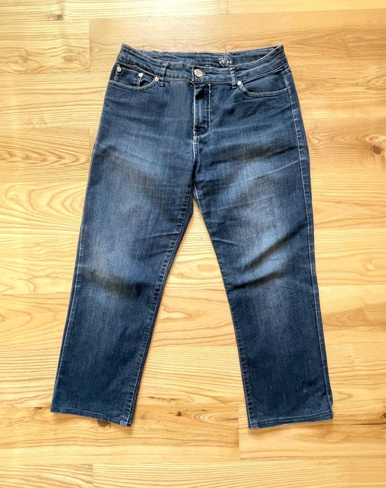 Ciemnogranatowe jeansy damskie, prosty fason