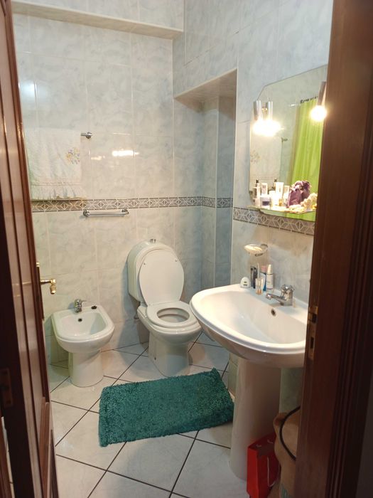 Alugo um quarto