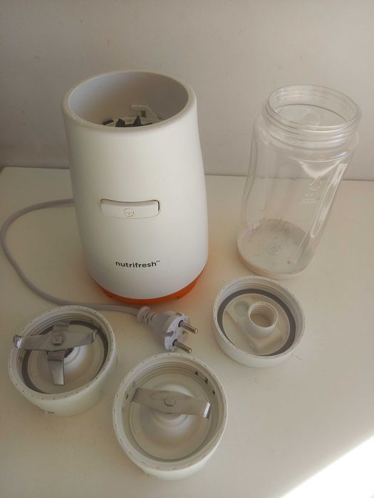 Liquidificador Nutrifresh com acessórios