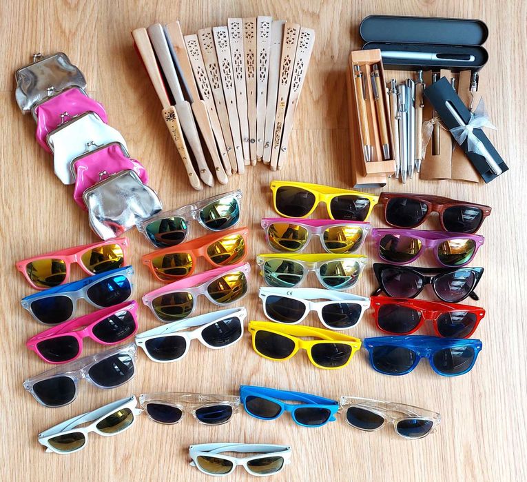 Pack artigos variados coleção (óculos, leques, canetas e porta-moedas)