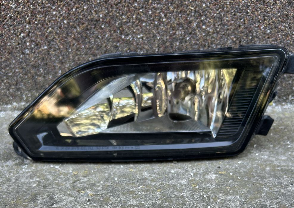 Противотуманная фара VW Passat B7 правая