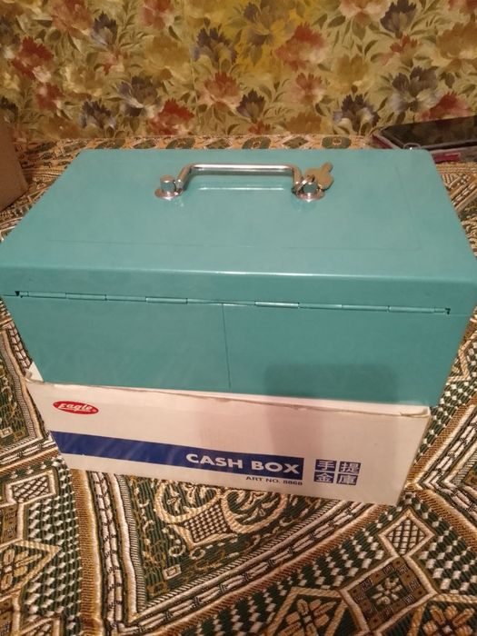 Продам металлический мини сейф