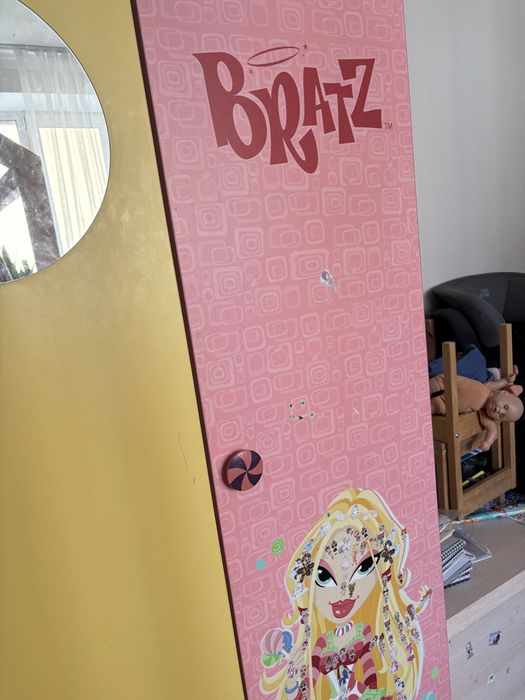 Шафа дитяча потрійна для дівчинки