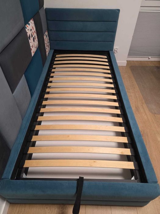 Łóżko młodzieżowe 90x200 tapicerowane stelaż TOPAZ