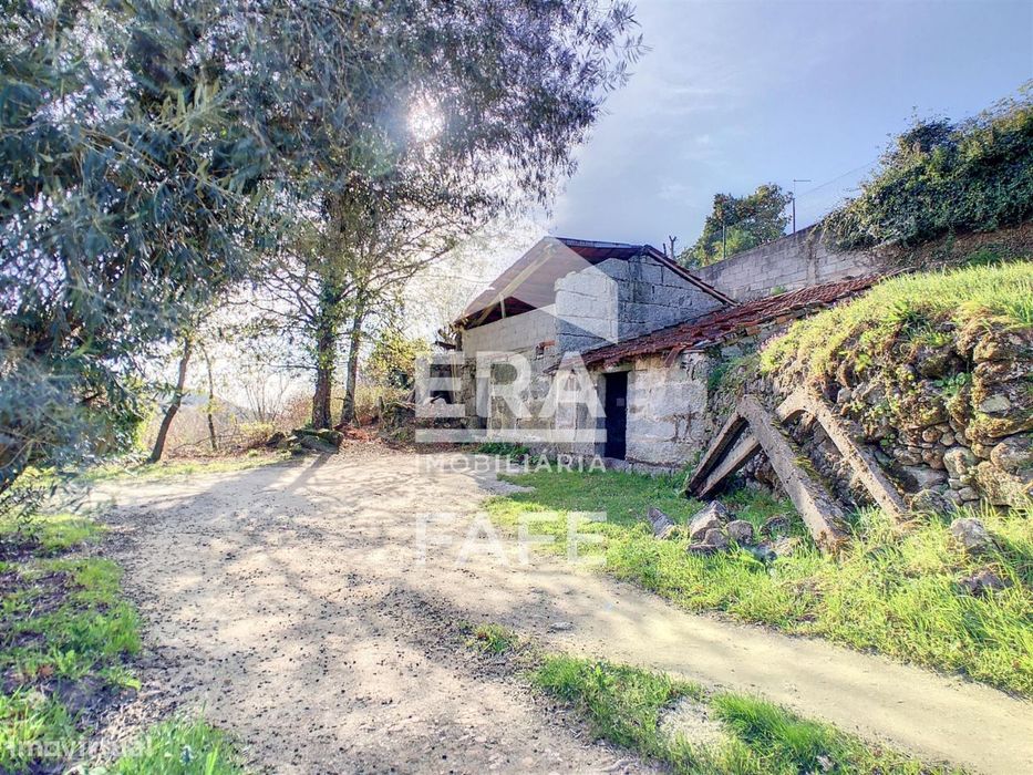 Moradia com ruína em Moreira do Rei — Moreira Do Rei E Várzea Cova, Braga