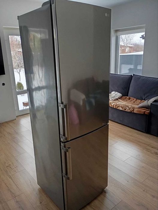 Продам інверторний холодильник LG GW-B469BLCM (б/в)