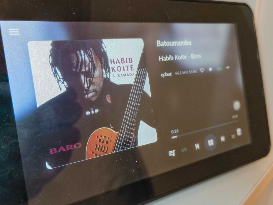 Streamer Raspberry Pi4 com ecrã táctil64739507806465123