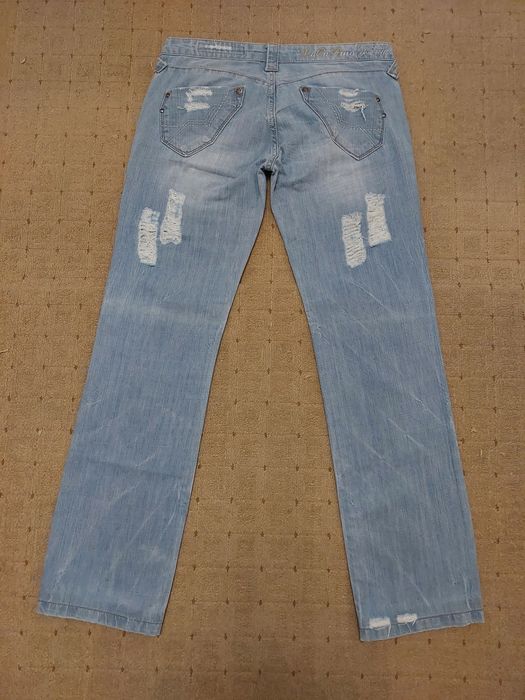 Джинсы женские прямые светлые голубые рваные рванка тертые р. S-M
