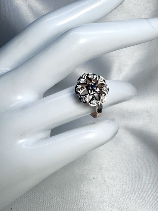 Золота радянська каблучка з діамантами та сапфіром