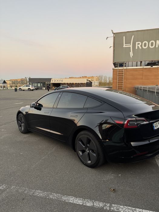 Tesla model 3 2021
