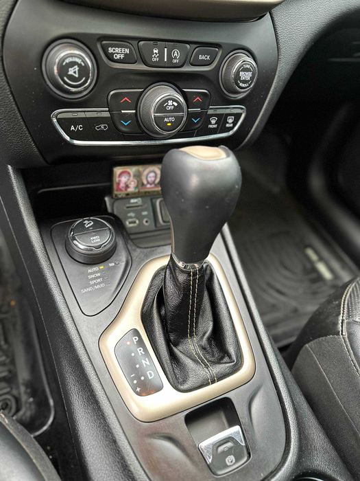 Jeep Cherokee 2015 3.2 газ/бензин Active Drive II максималка