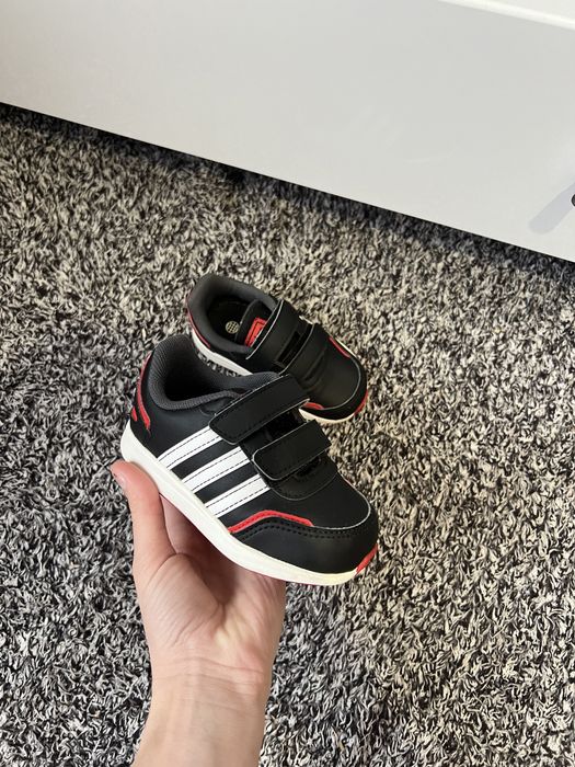 Кросівки adidas оригінальyні  22p