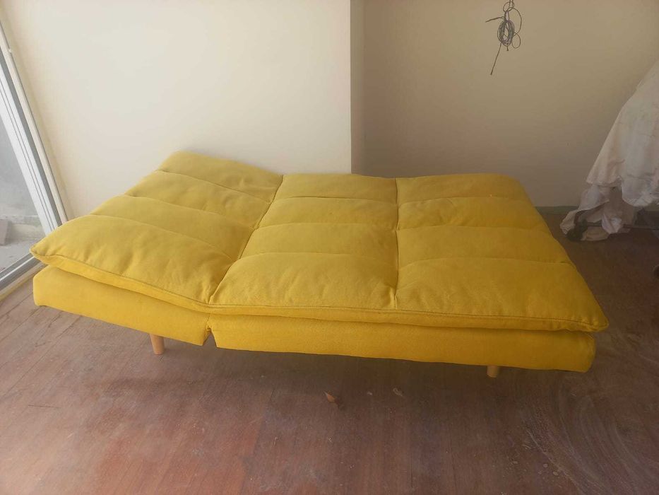 Sofá- cama moderno amarelo
