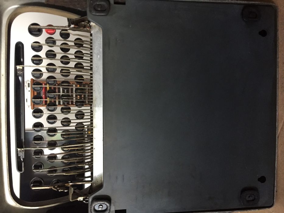 * Olivetti Studio 44 ** Underwood Four Banks