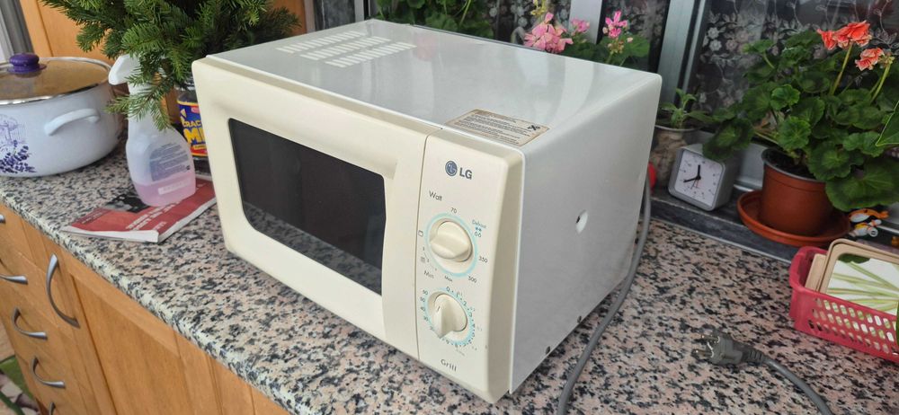 Micro-ondas LG MG-3822G com Grill