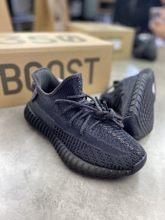 Мужские текстильные кроссовки Yeezy Boost 350 V2 Black изи буст ob191