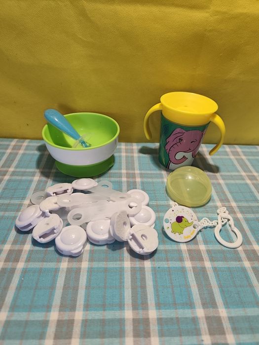 Посуд для дитини.