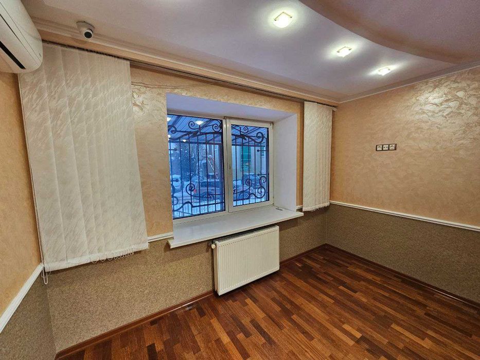 Оренда комерційного приміщення, центр, вул. Шептицького