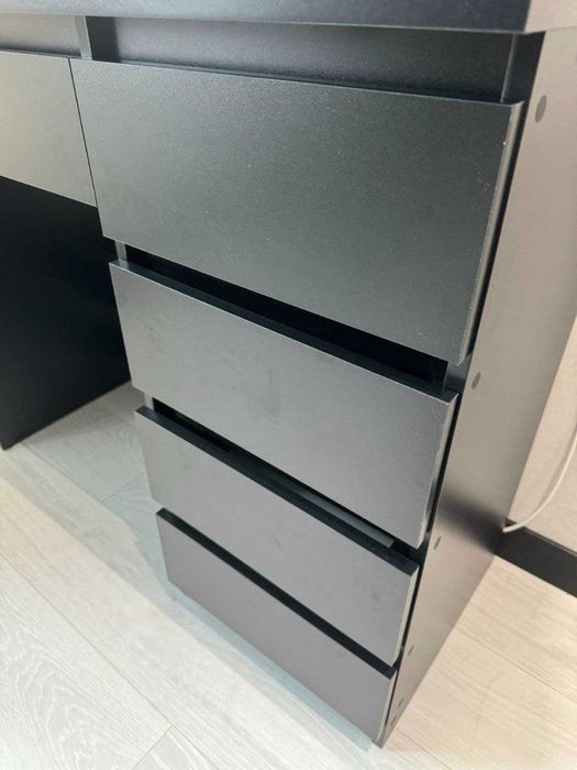 Макияжное, визажное зеркало, стол бровиста.Туалетный, гримерный столик