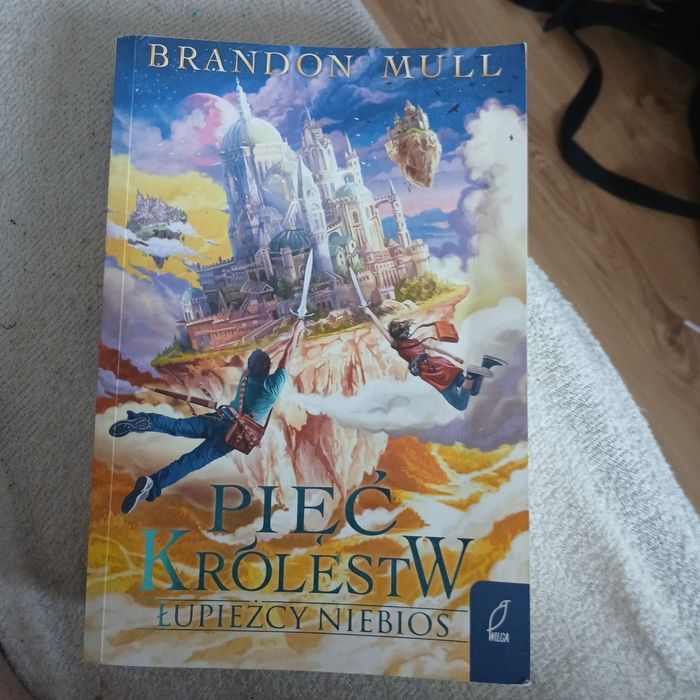 Książka pod tytułem pięć królestw