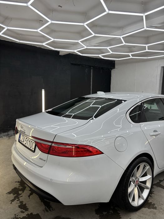 Jaguar  Xf  x260
