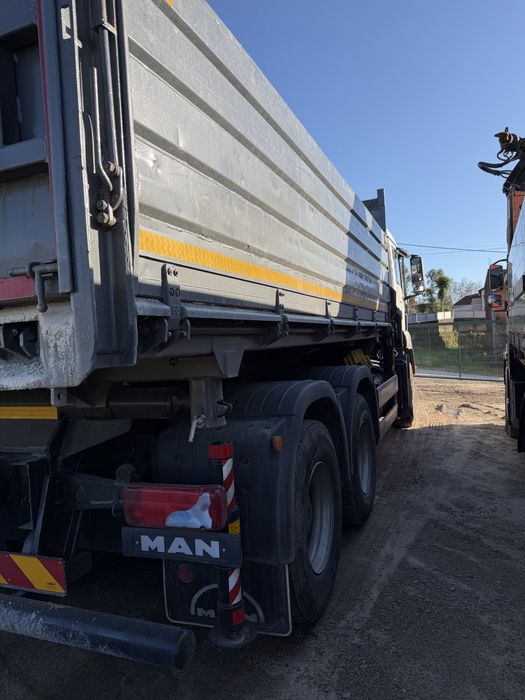 Man com grua hiab 322 e bascúla