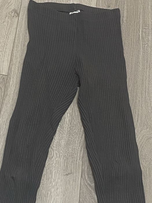 Сірі лосинки на дівченку