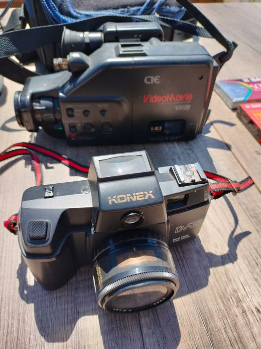Cameras de filmar e fotografar antigas, possivelmente artigos de colecção