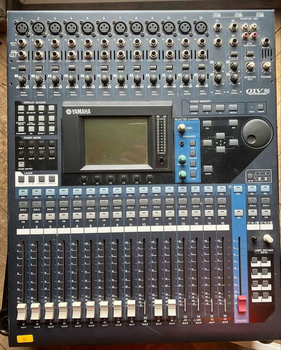 Yamaha 01V96 digital mixing console