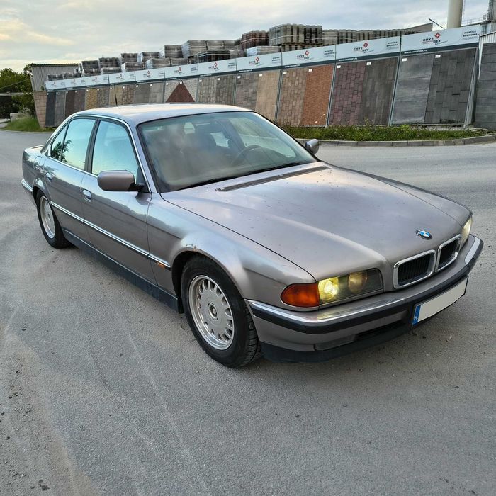 BMW Seria E38 740i Aspensilber-Mettalic