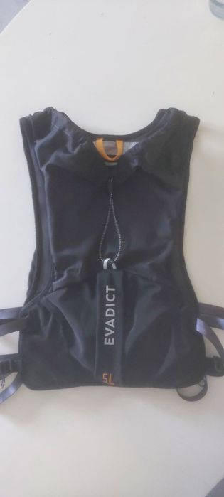 Vendo  mochila de hidratação trail running 5L