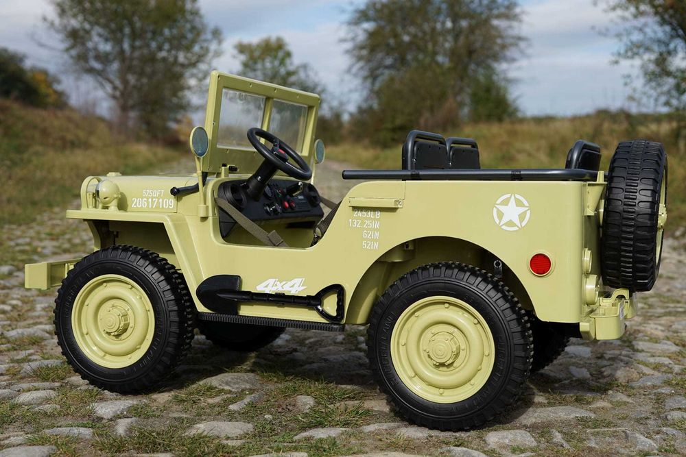 WOJSKOWY JEEP 24V 800W 4x4 Retro Elektryczny Auto Akumulator 3 DZIECI