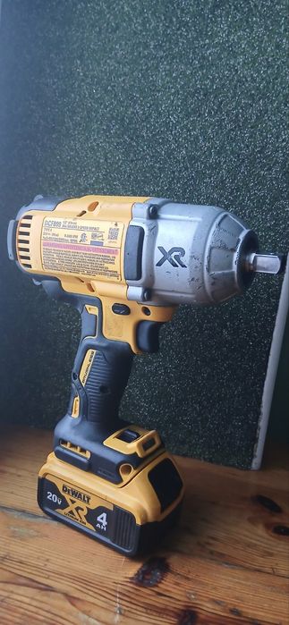 Інструмент від  DeWalt DCF 899 (CША)20v